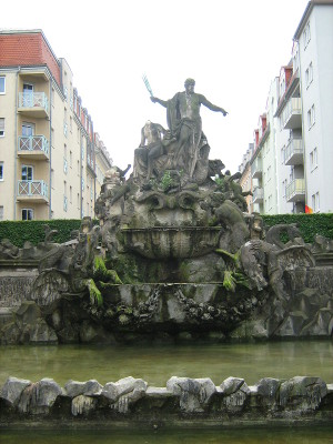 Neptunbrunnen Friedrichstadt 3