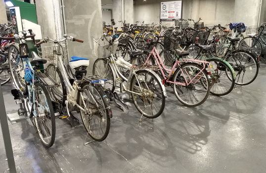 Japan Fahrradparkhaus 3