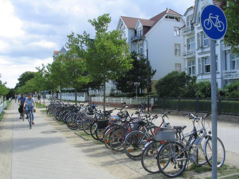 Radweg Usedom Fahrradparkplatz