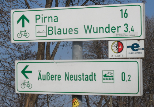 Radwegweiser D-Route D4 Blaues Wunder